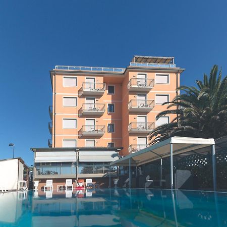 Hotel Bixio Lido di Camaiore Exterior foto