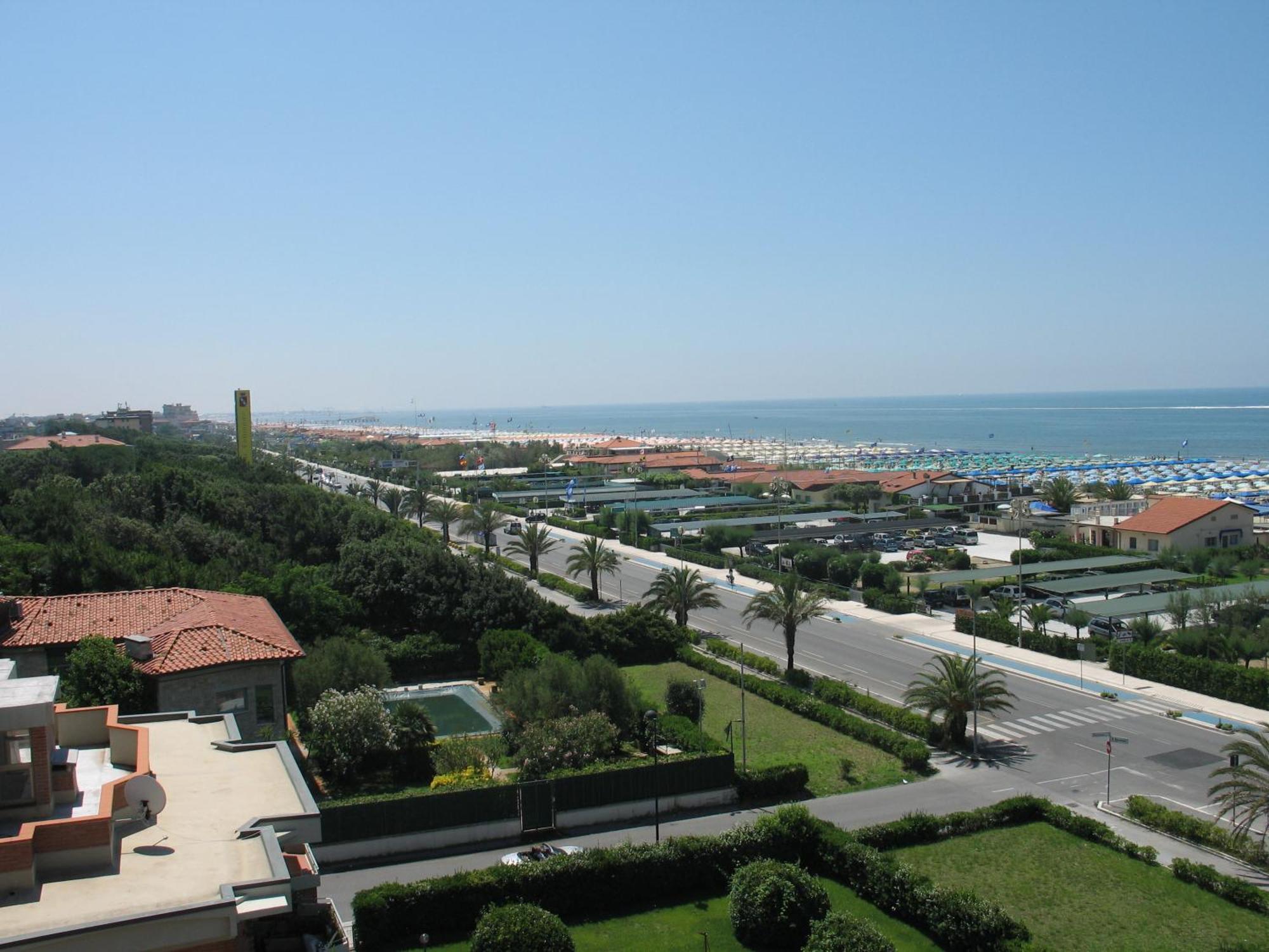 Hotel Bixio Lido di Camaiore Exterior foto