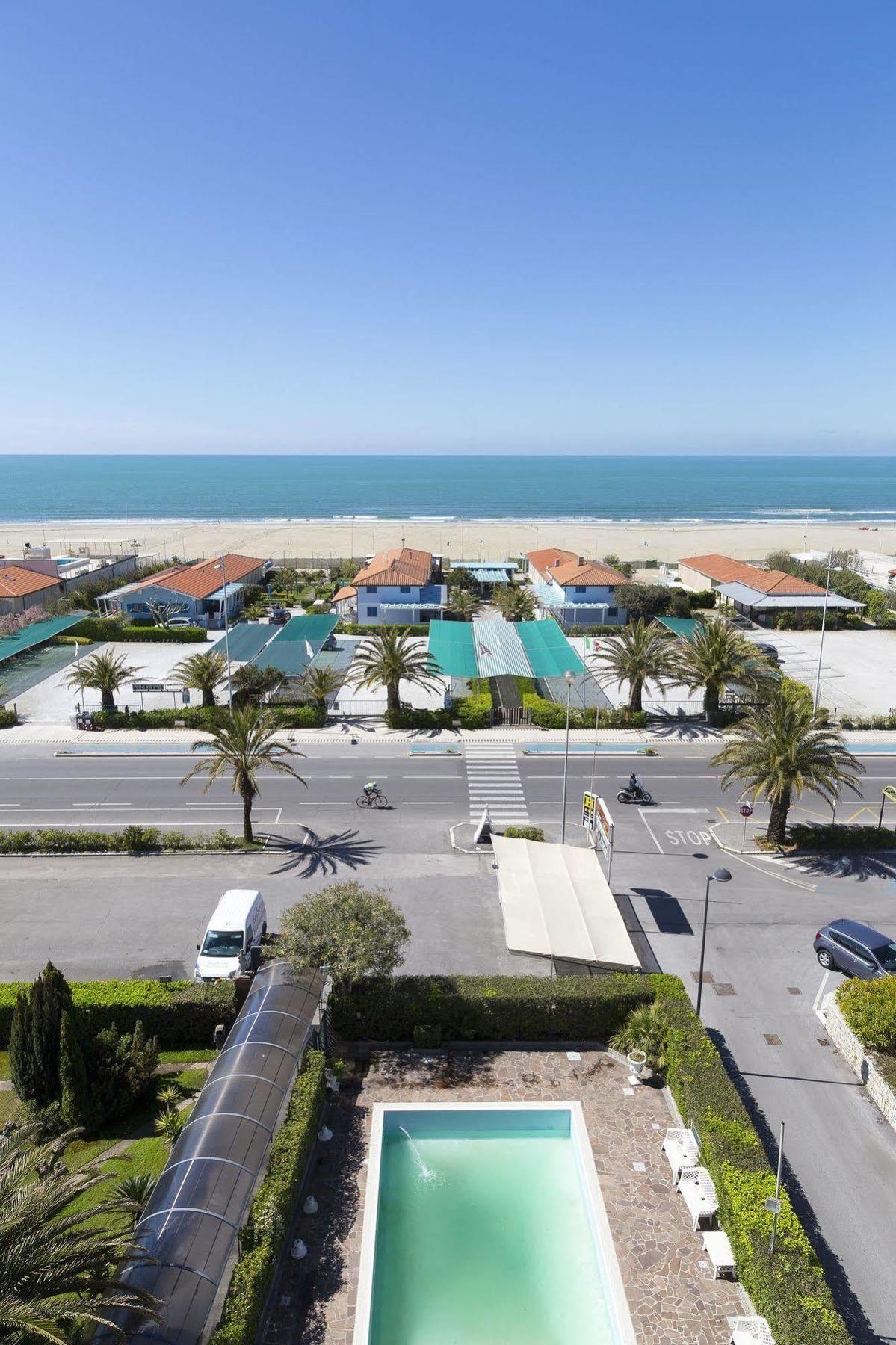 Hotel Bixio Lido di Camaiore Exterior foto